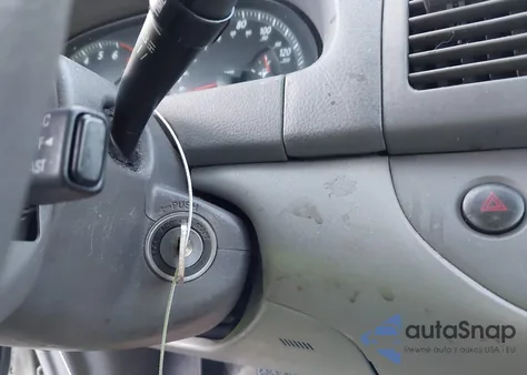 2003 Toyota Camry Le z USA, uszkodzony, nr VIN 4T1BE32K83U777917